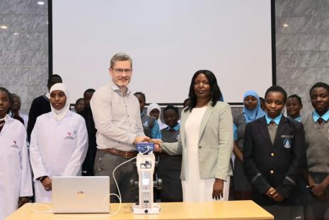 Handover of microscope